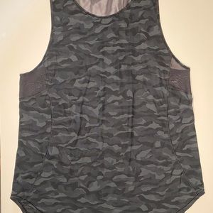 Lululemon active shirt size medium